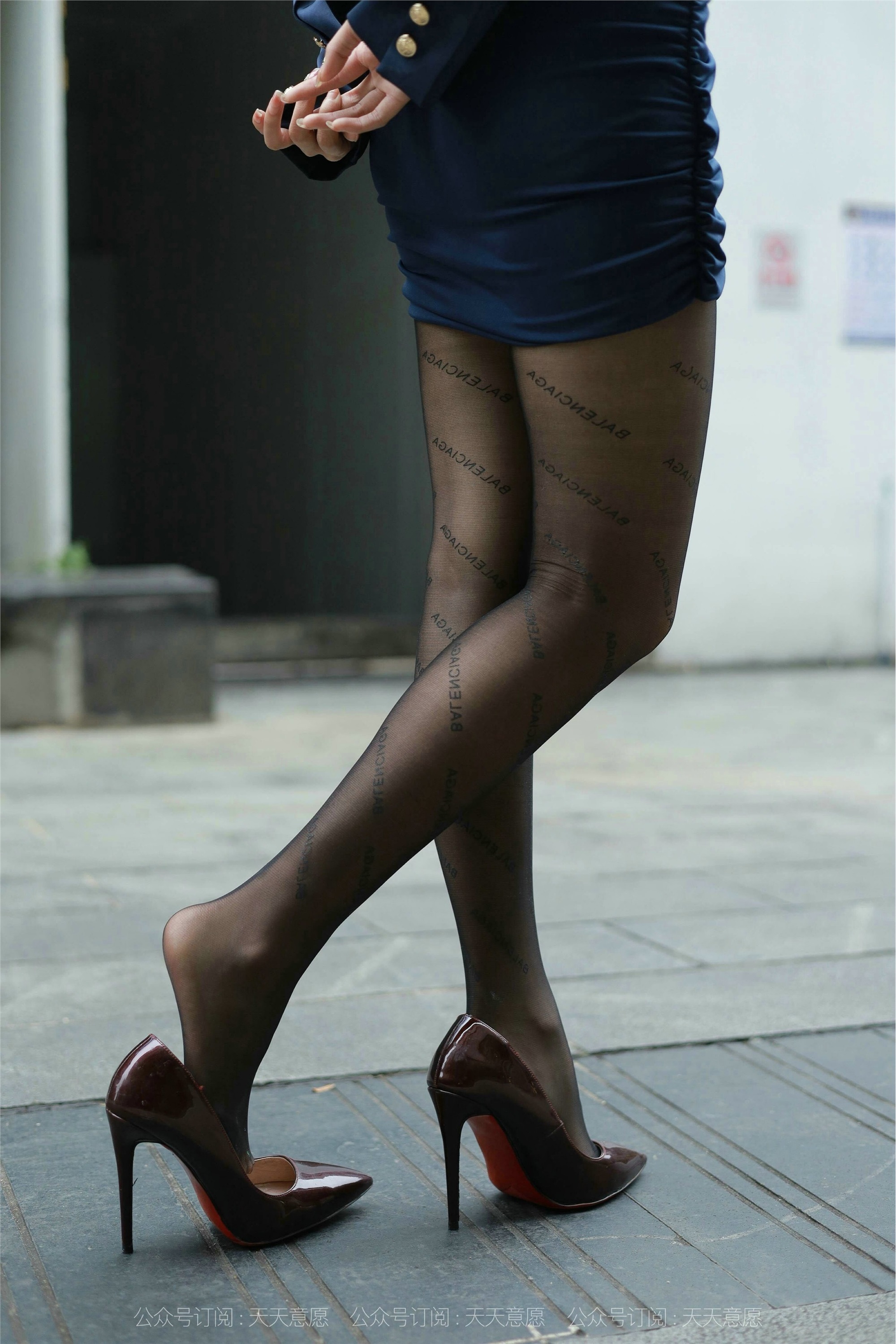 IESS异思趣向  2021.10.16 丝享家949：婉苹《OL姓感包臀裙》